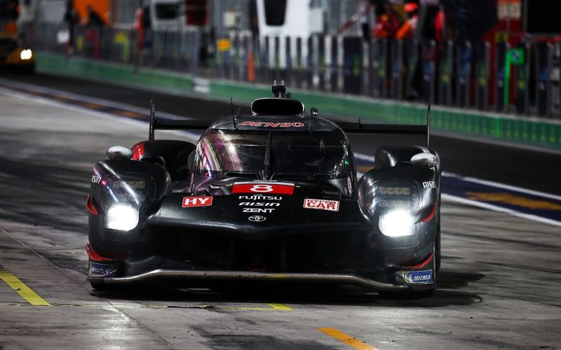 Solide effort de la voiture n°8 conduite par Sébastien Buemi