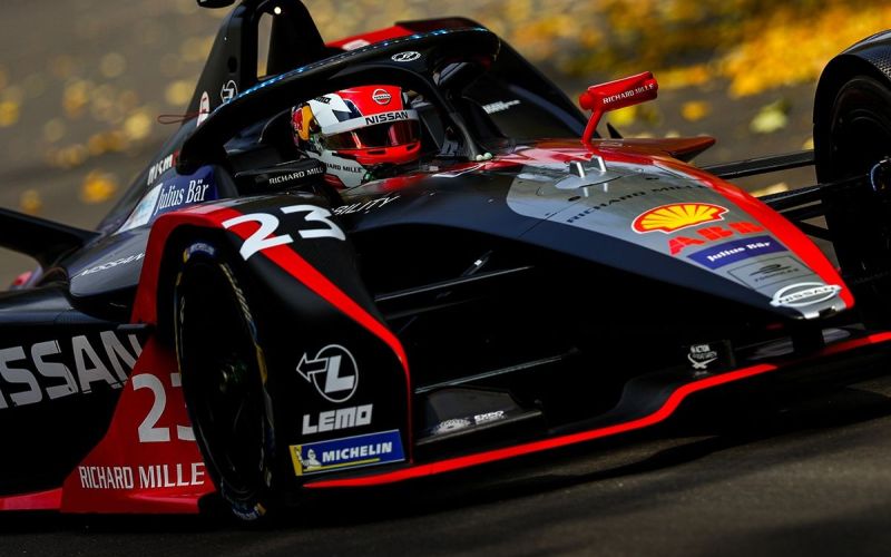 Nissan e.dams battle hard in a challenging Santiago Formula E race