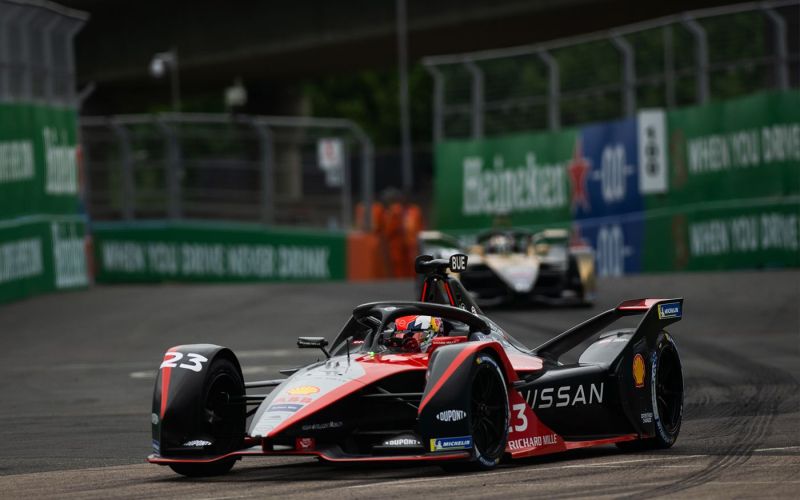 Nissan e.dams races hard at challenging Formula E London races